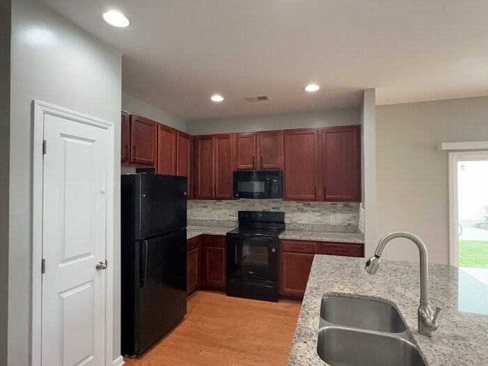 345 Flyway Rd - Photo 6 of 24