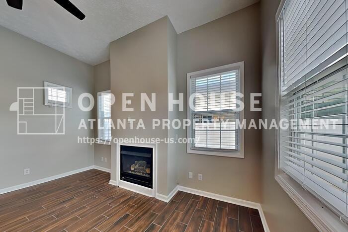 709 Bedford Ct - Photo 4 of 20