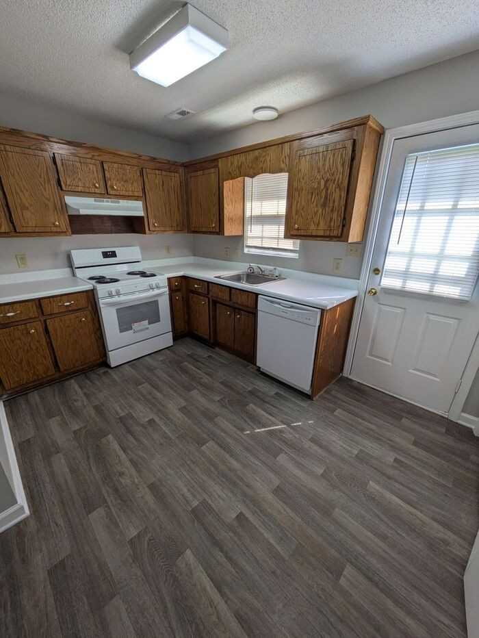 620 W 13th St - Photo 4 of 11