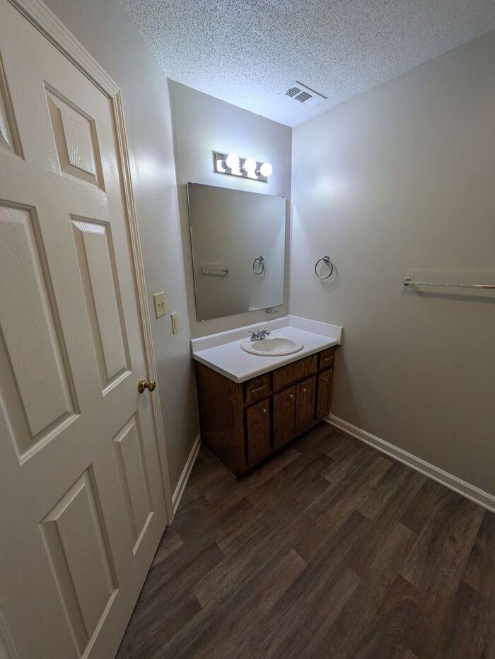 620 W 13th St - Photo 7 of 11