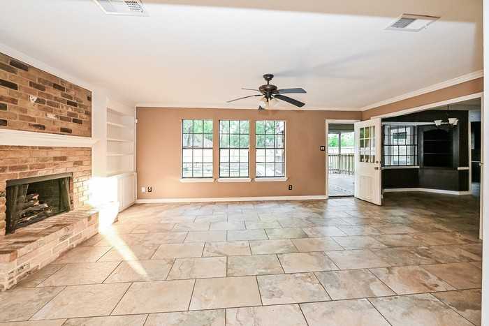 15509 Lakeview Dr - Photo 4 of 24