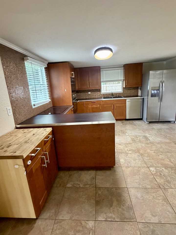 114 Lake Ave Se #NA - Photo 2 of 13