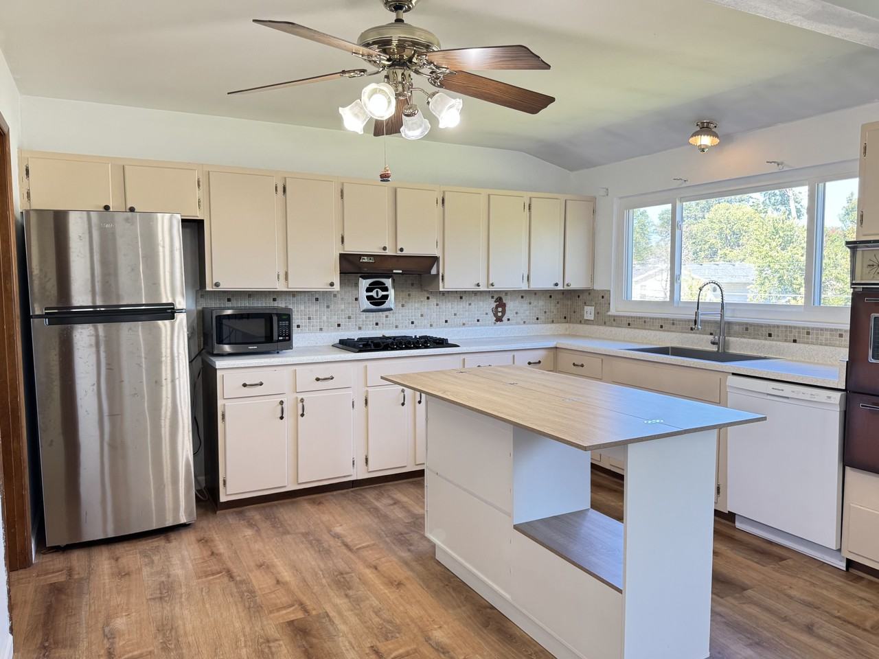 1211 Fieldhurst Dr #NA - Photo 2 of 21