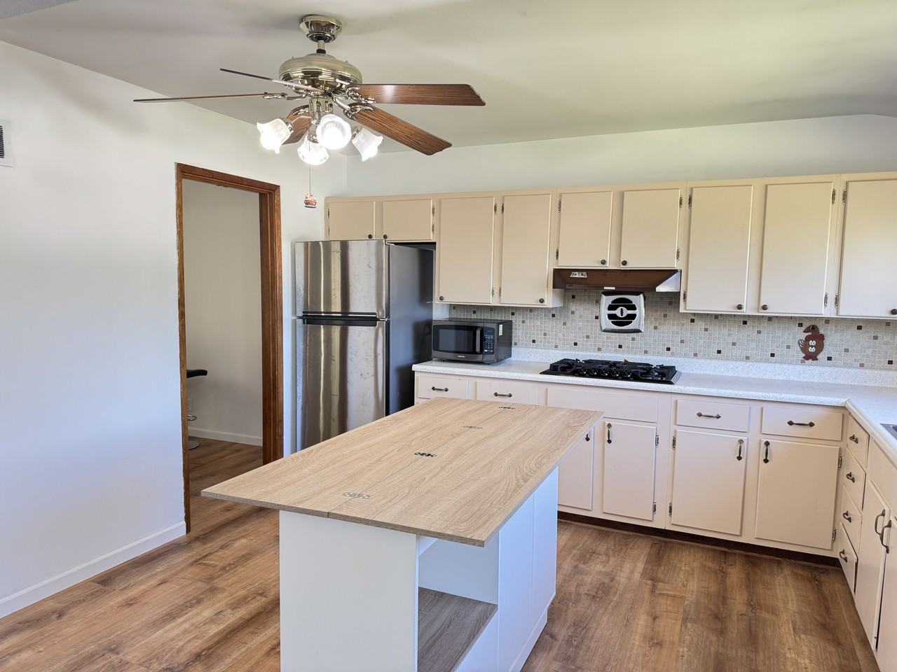 1211 Fieldhurst Dr #NA - Photo 3 of 21