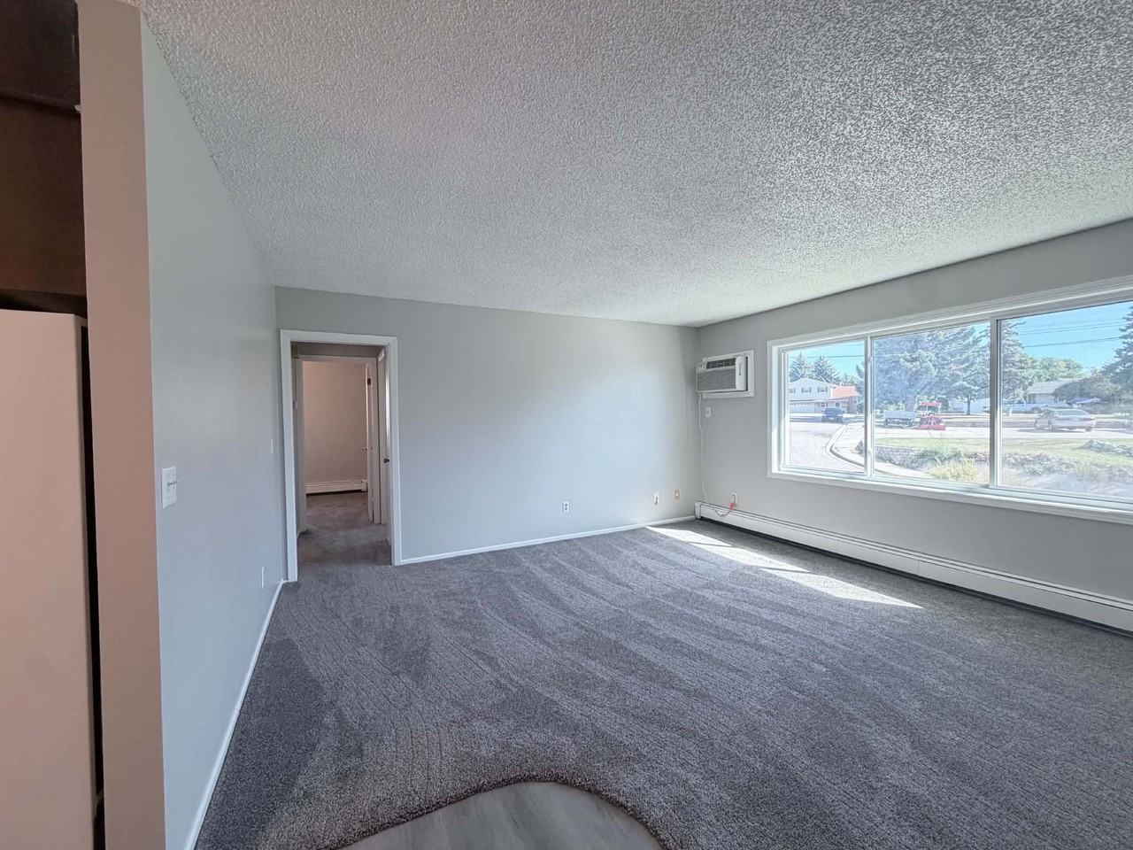104 6th St Ne #5 - Photo 2 of 13