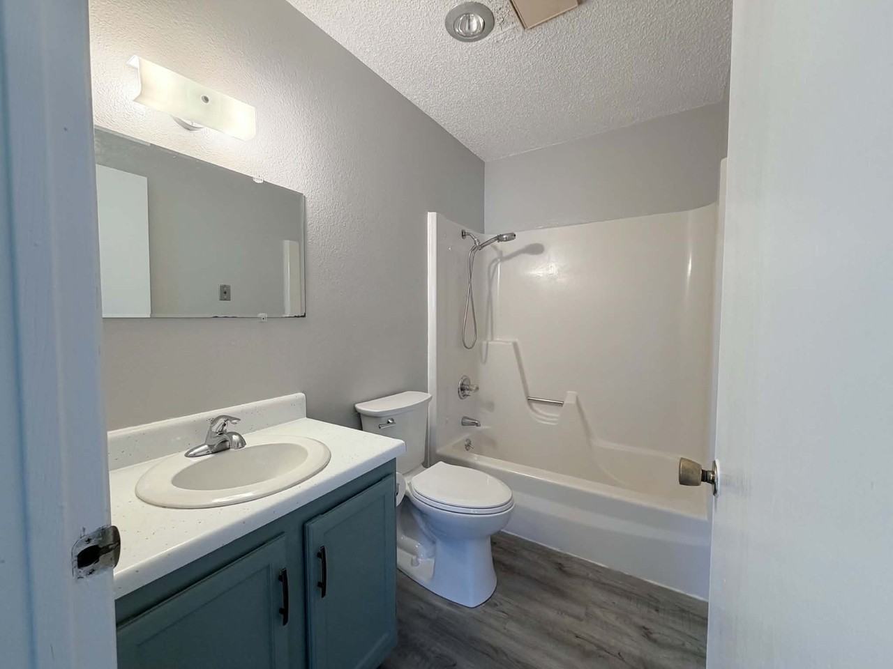 104 6th St Ne #5 - Photo 7 of 13