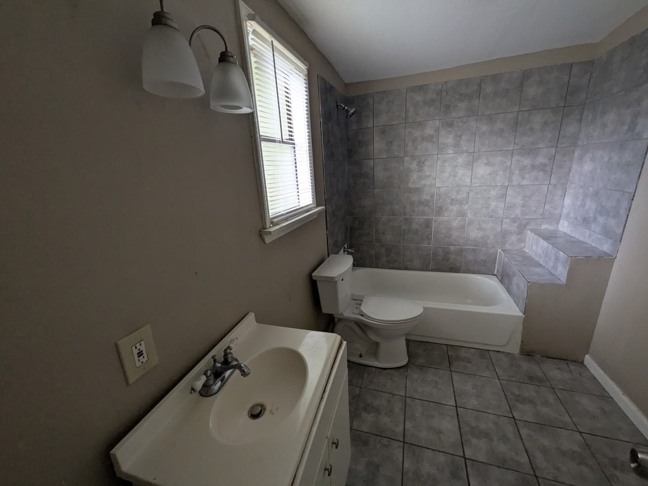 3136 Calumet St #NA - Photo 3 of 6