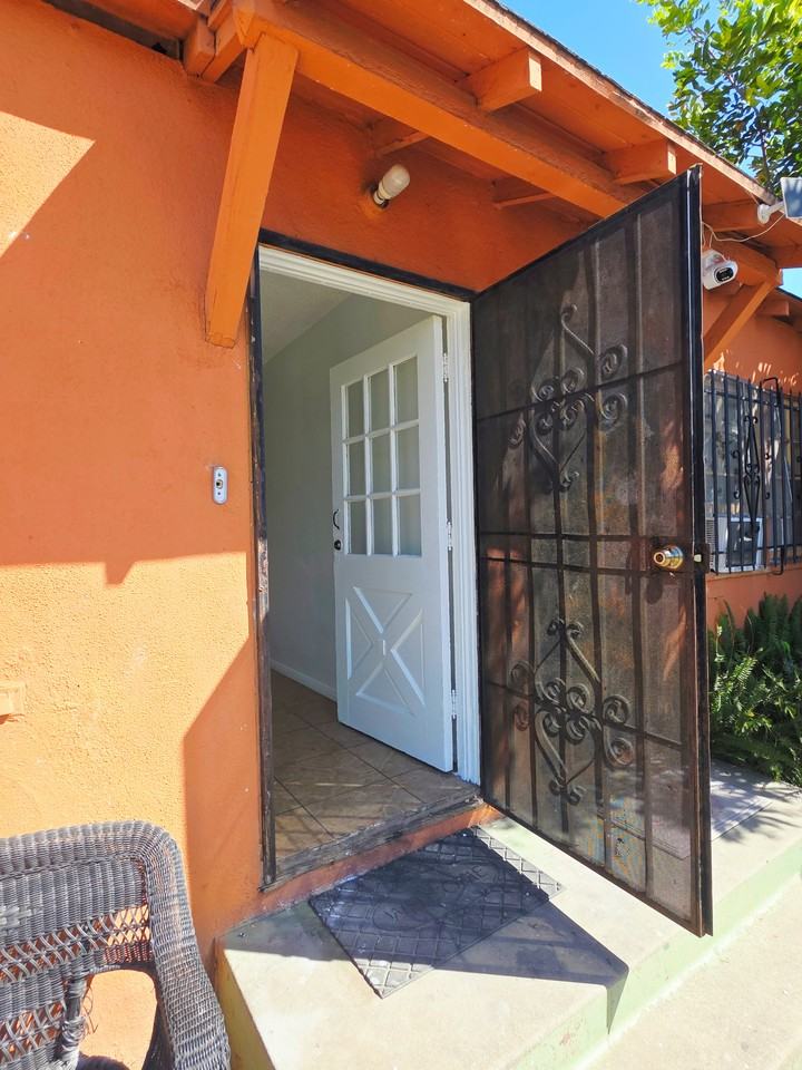 624 W Magnolia St #B - Photo 4 of 14