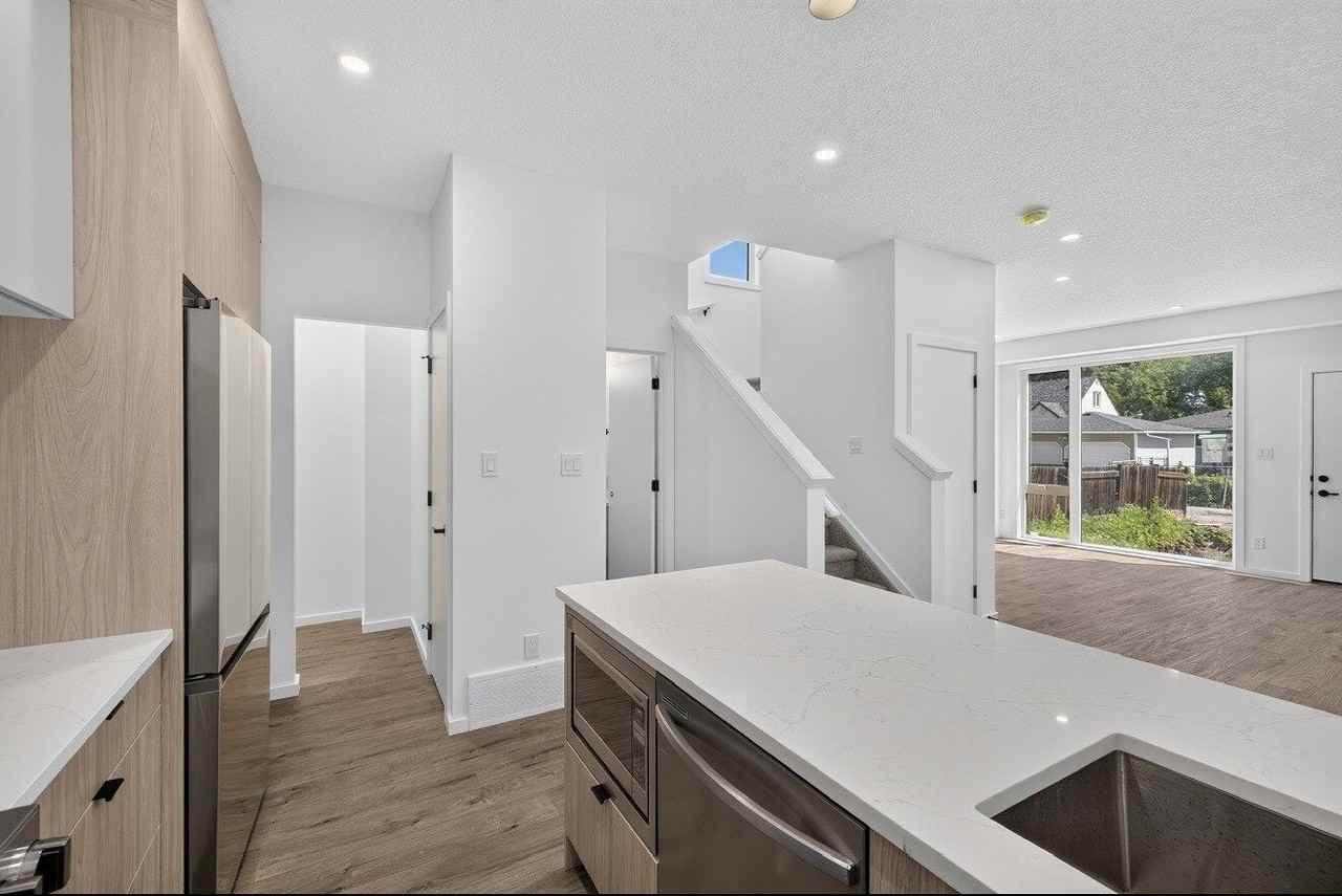 9353 - 9353 87 St Nw - Photo 3 of 16