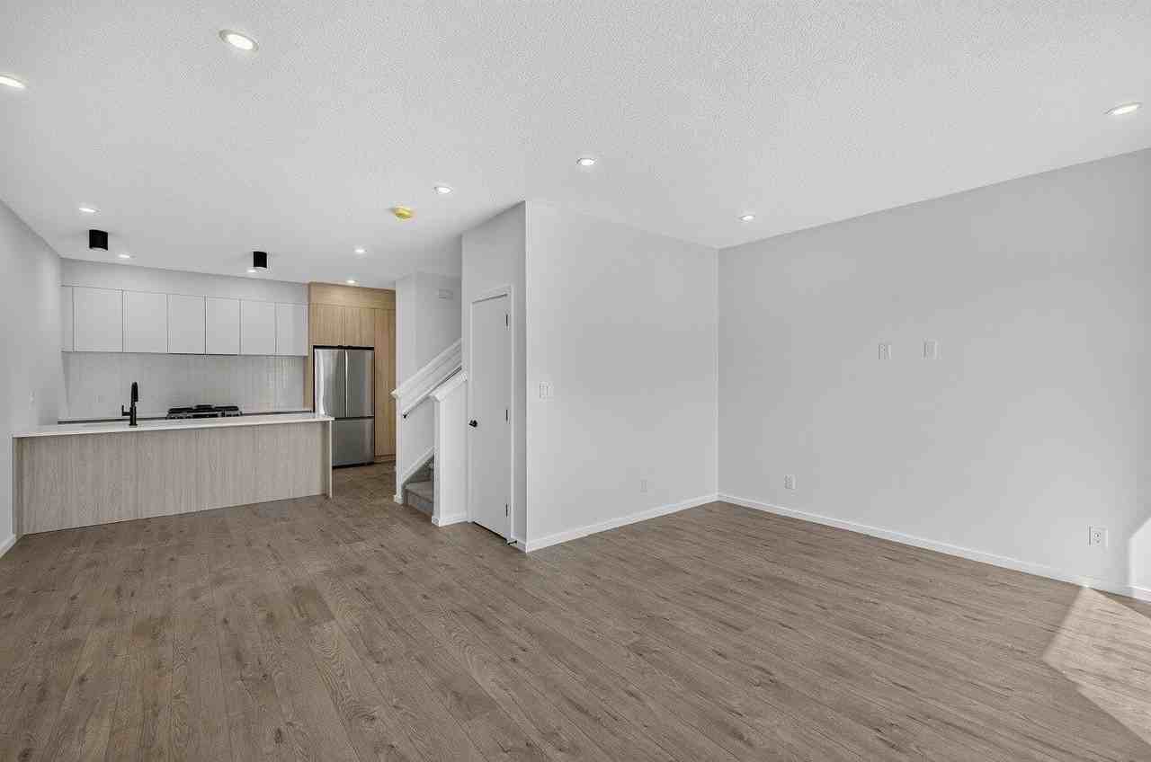 9353 - 9353 87 St Nw - Photo 5 of 16
