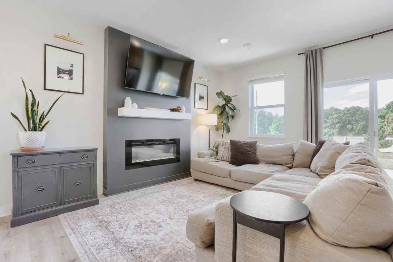 12718 Erskin St Ne #NA - Photo 4 of 17