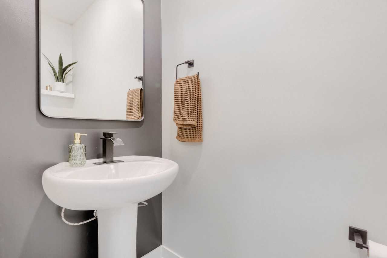 12718 Erskin St Ne #NA - Photo 5 of 17