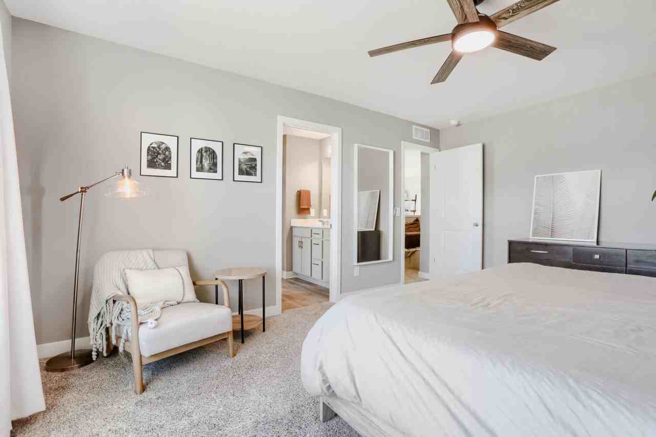 12718 Erskin St Ne #NA - Photo 7 of 17