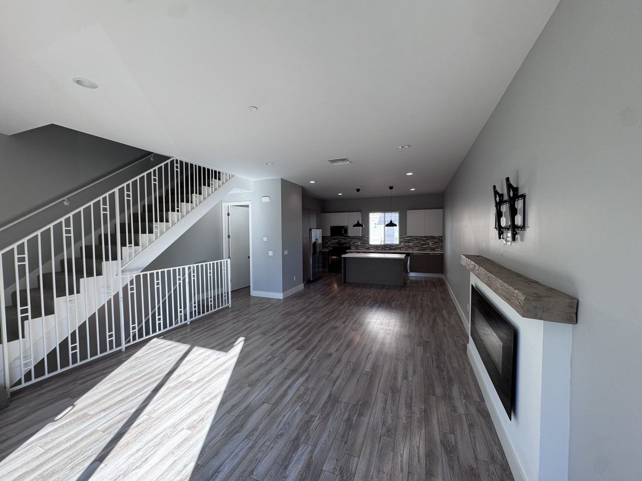 5646 Hazeltine Ave #NA - Photo 2 of 36