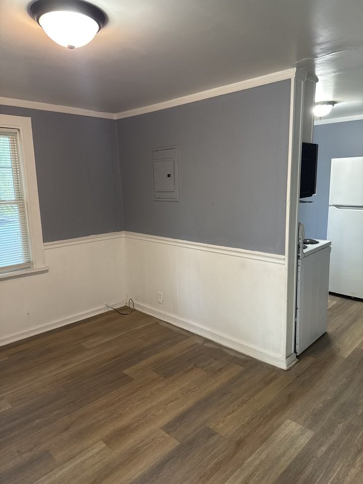 804 Midway St #B - Photo 2 of 6