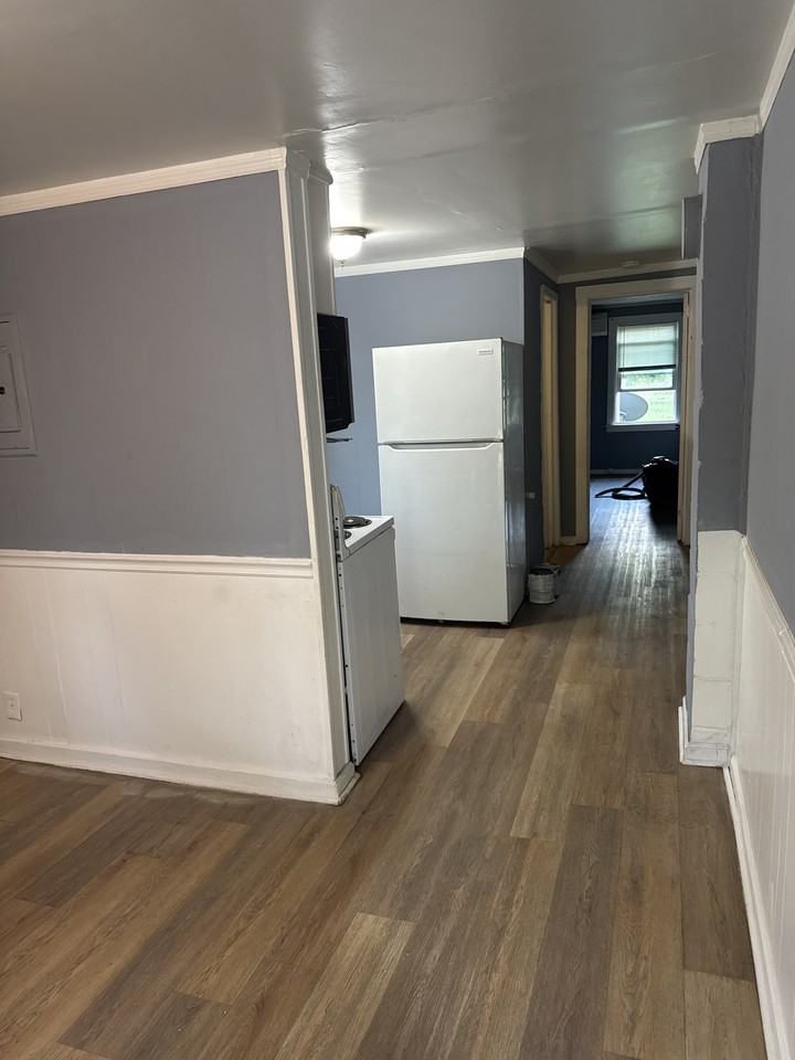 804 Midway St #B - Photo 3 of 6