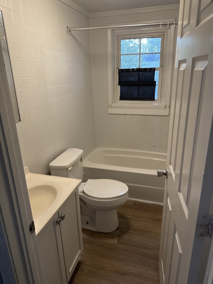 804 Midway St #B - Photo 5 of 6