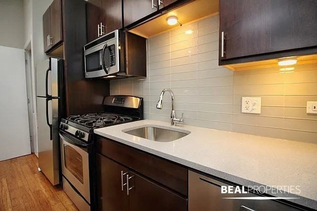 2214 N Clark St - Photo 2 of 8