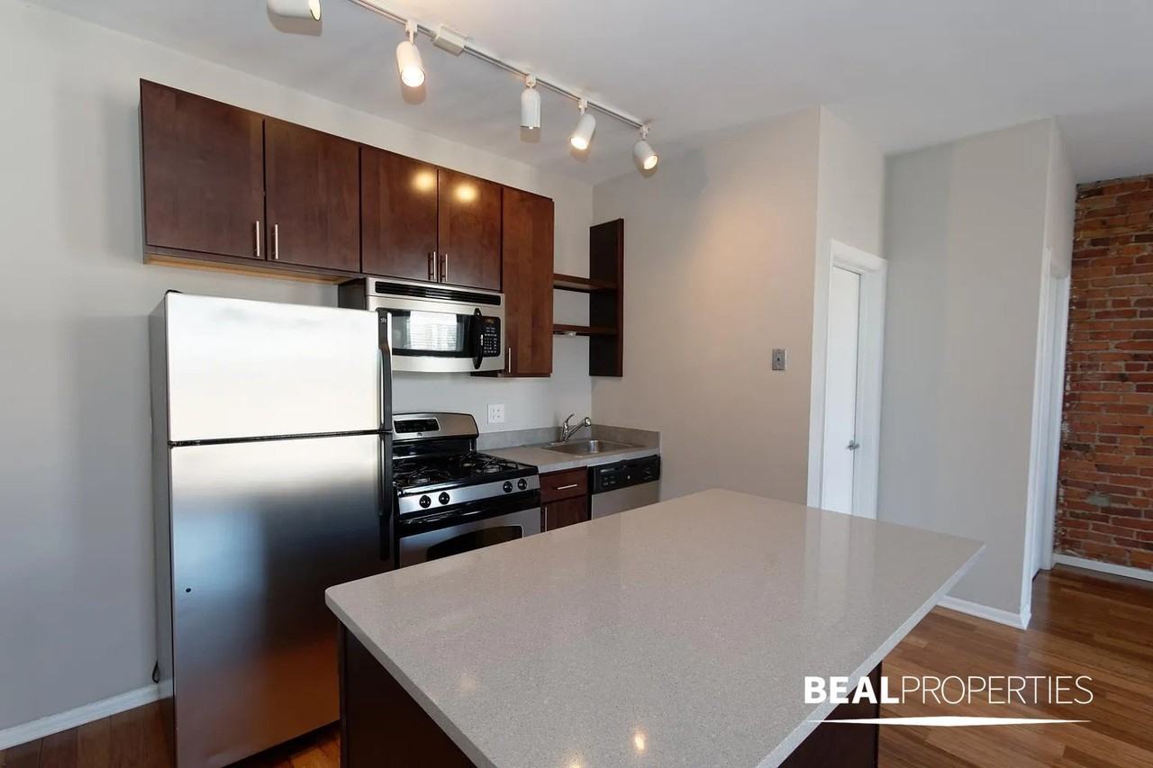 2214 N Clark St - Photo 4 of 8