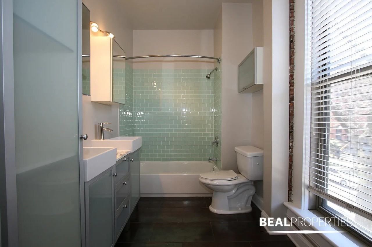 2214 N Clark St - Photo 5 of 8