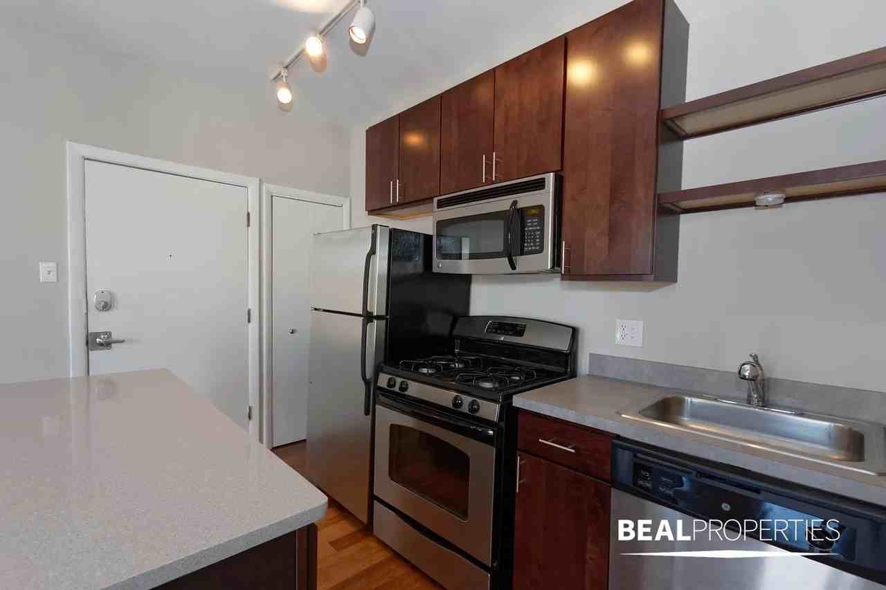 2214 N Clark St - Photo 6 of 8