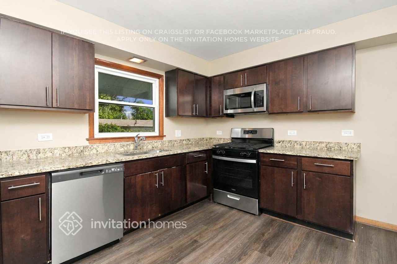 12601 S Massasoit Ave - Photo 7 of 19