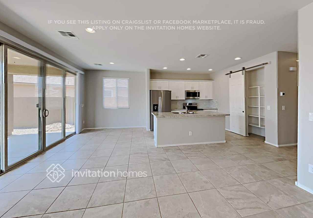 7713 W Glass Ln - Photo 5 of 18