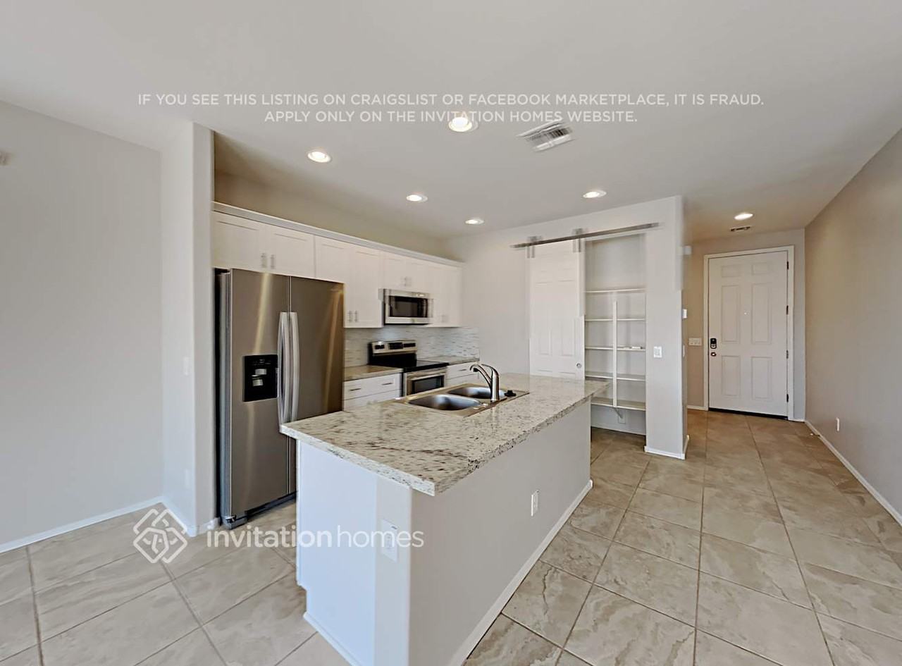 7713 W Glass Ln - Photo 6 of 18