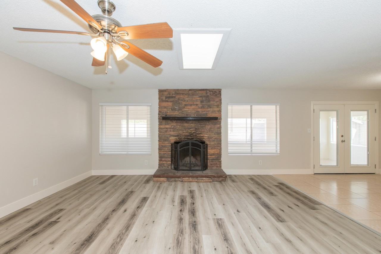6832 W Denton Ln #6832DENTON - Photo 7 of 40