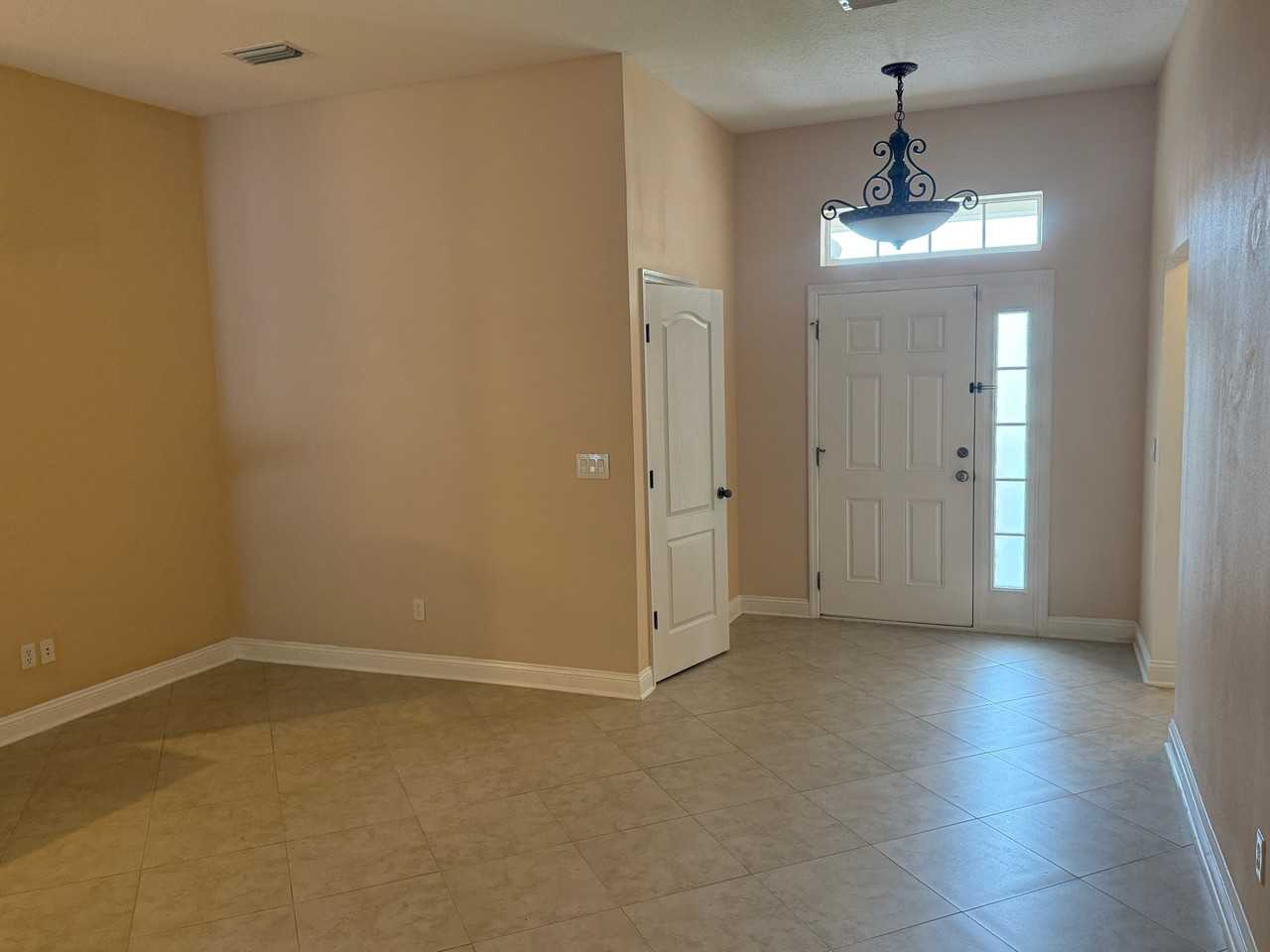 11956 Hayden Lakes Cir #1 - Photo 7 of 33
