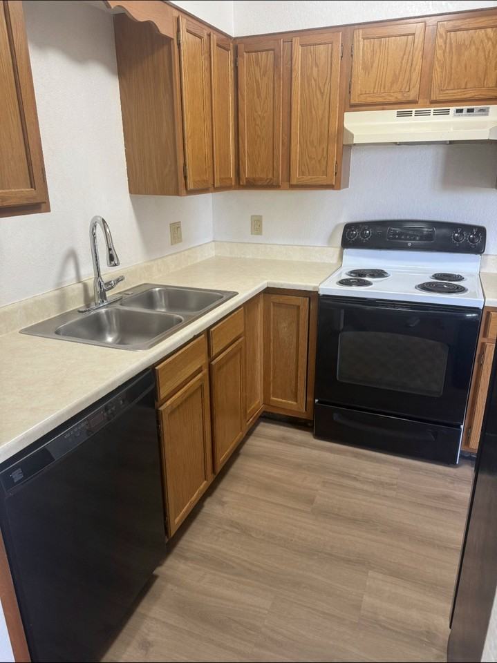 10 Almadin Ln #D - Photo 2 of 15