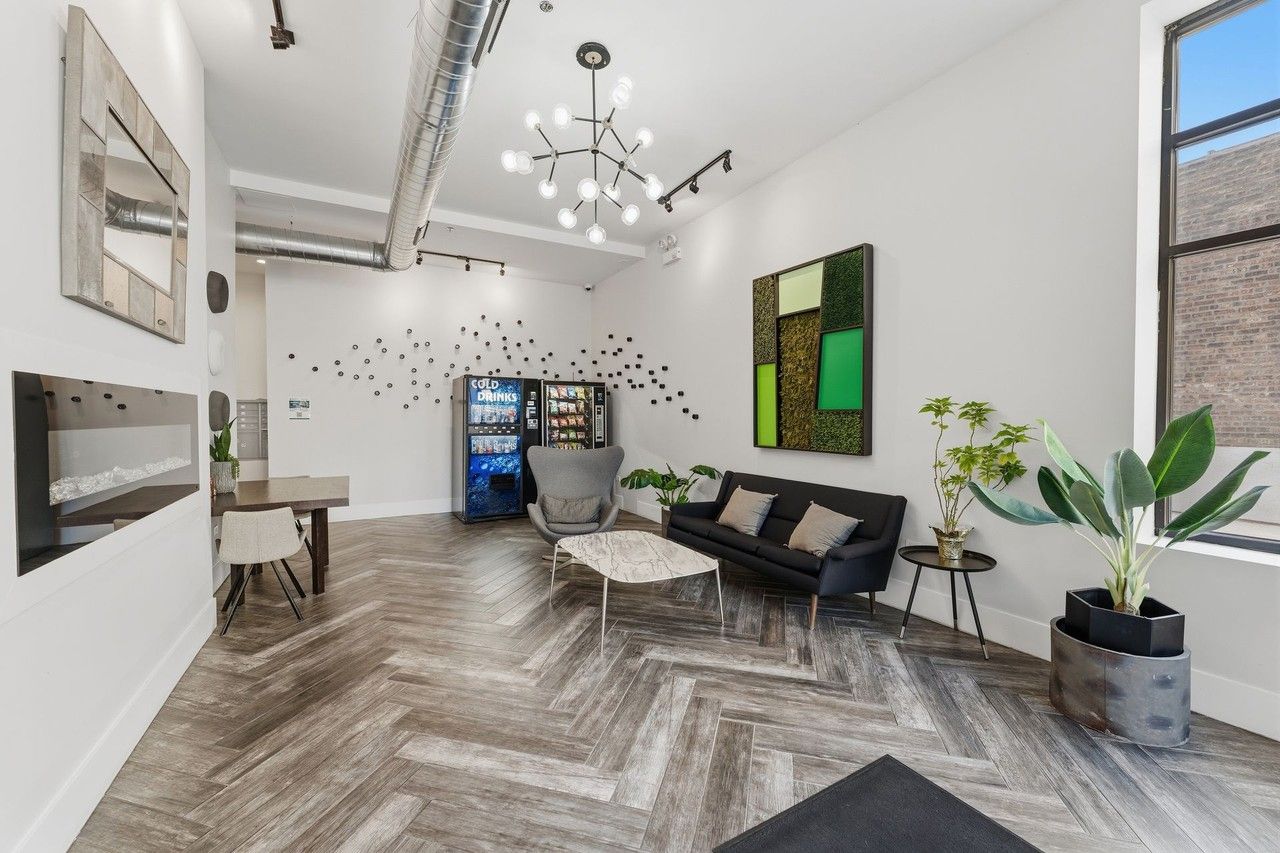 1531 W Howard Street - Photo 3 of 50