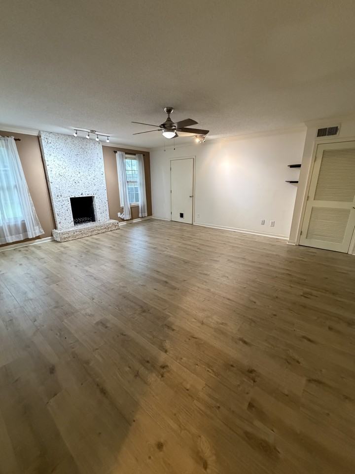 1425 E 52nd St #1 - Photo 5 of 24