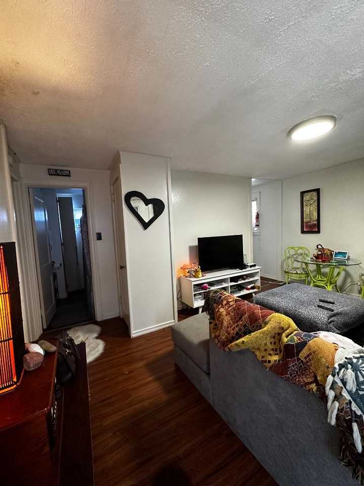 763 Garrison Avenue - Photo 4 of 9