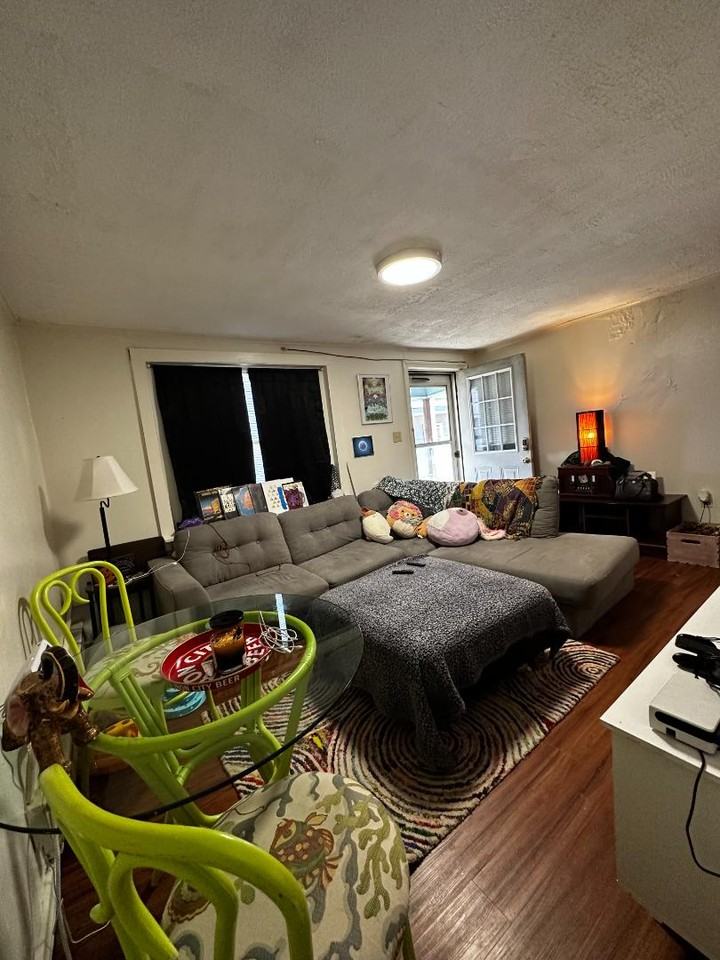 763 Garrison Avenue - Photo 5 of 9