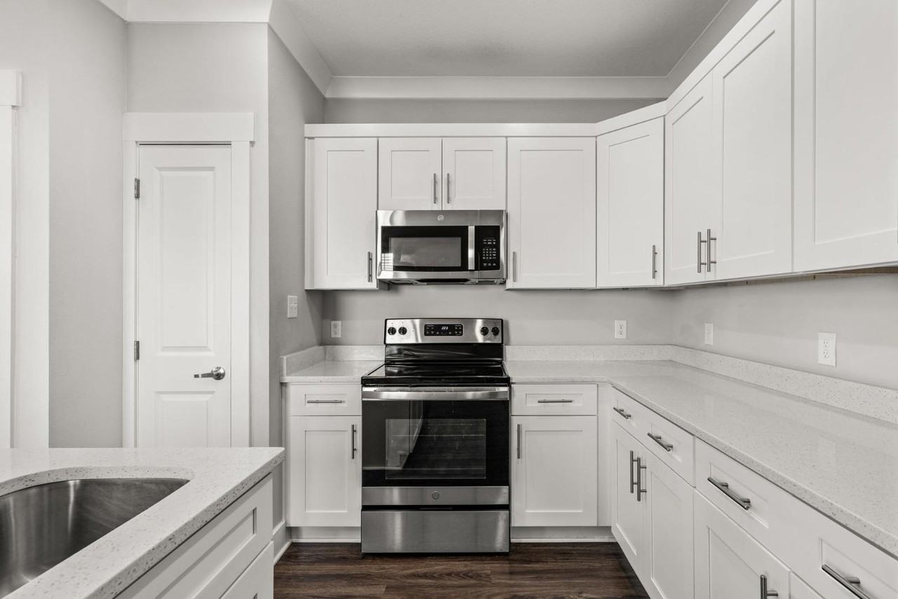 136 Date Palm Ln - Photo 3 of 11