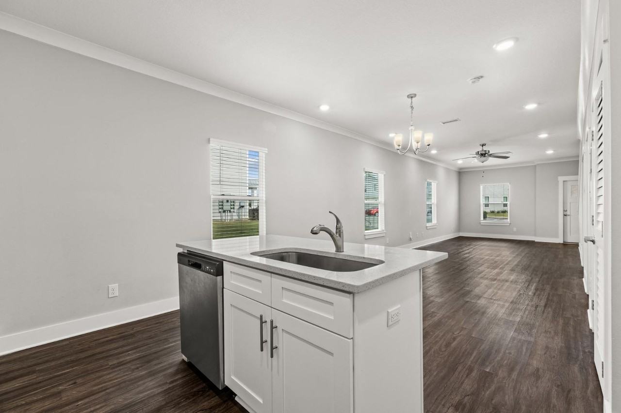 136 Date Palm Ln - Photo 4 of 11