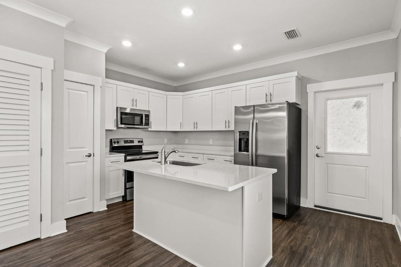 136 Date Palm Ln - Photo 5 of 11