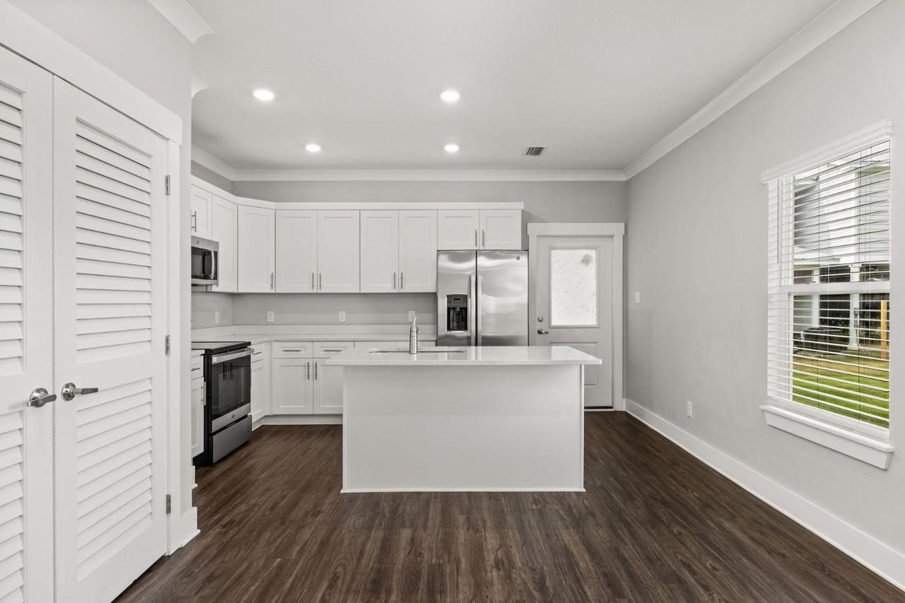 136 Date Palm Ln - Photo 6 of 11