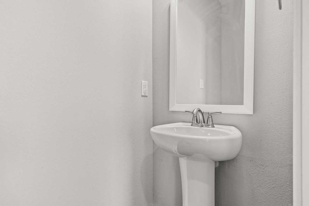 136 Date Palm Ln - Photo 7 of 11