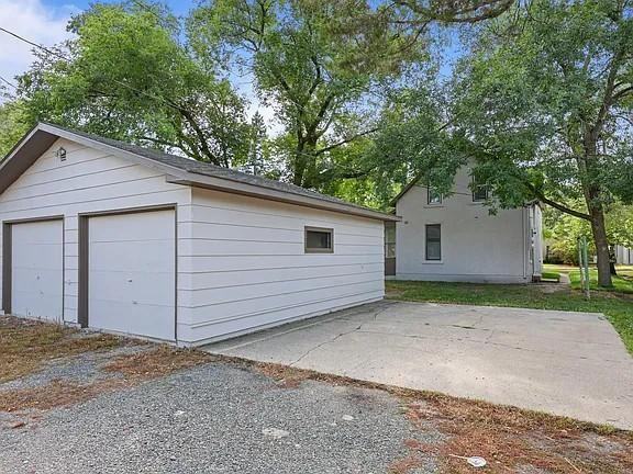 226 3rd Avenue NE - Photo 5 of 6