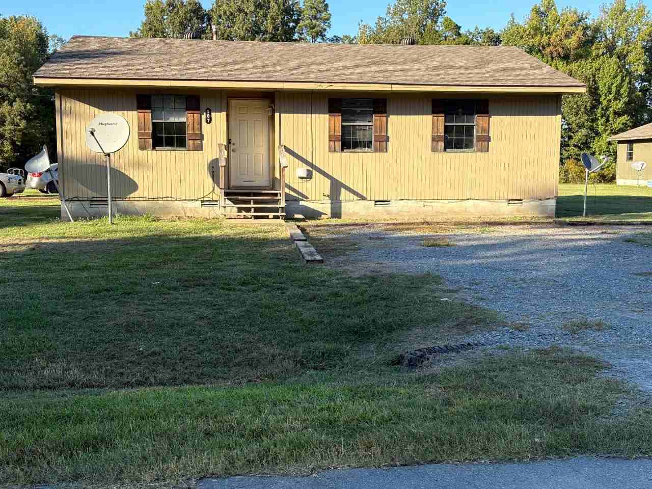 907 W Dallas St - Photo 2 of 2