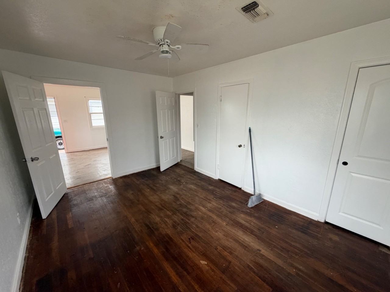 1916 61st St - Photo 5 of 10