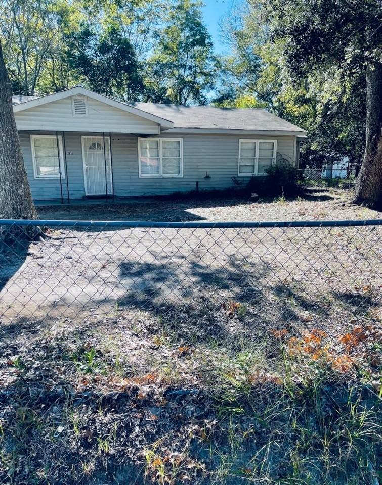 2638 Deeb Dr - Photo 2 of 8