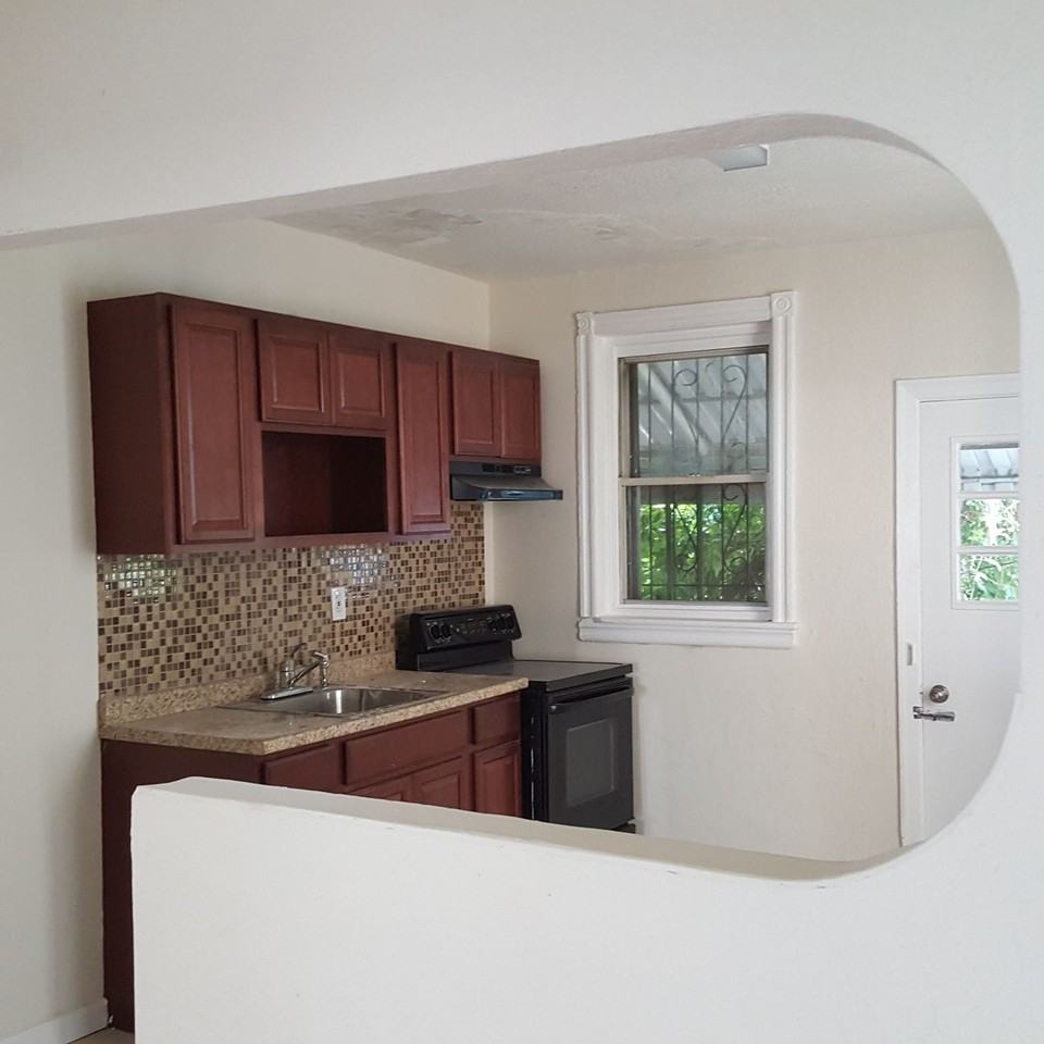 6014 N Woodstock St #1 - Photo 7 of 10