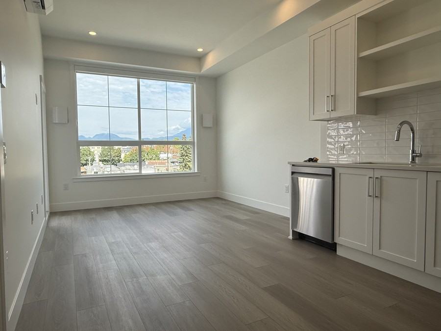 22348 North Ave - Photo 4 of 25