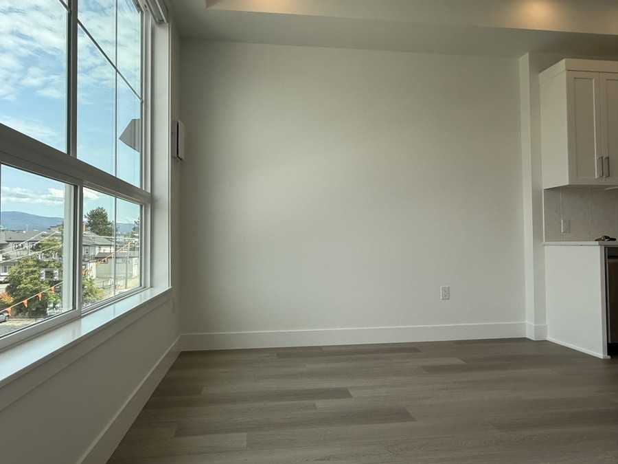 22348 North Ave - Photo 5 of 25