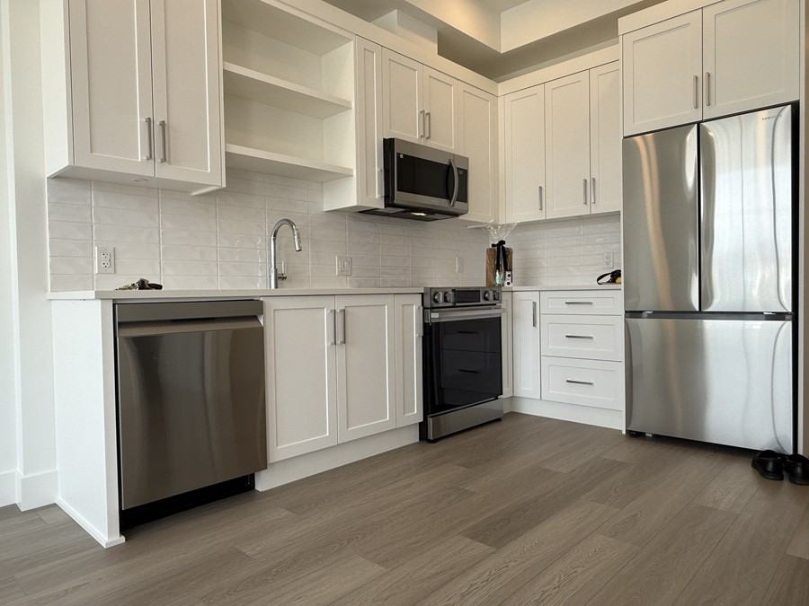 22348 North Ave - Photo 7 of 25