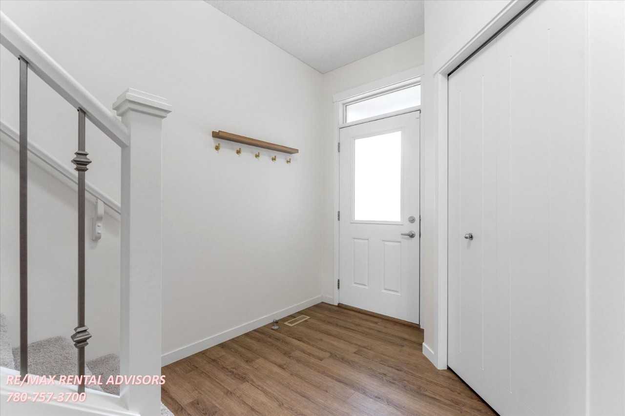 6116 175 Ave Nw - Photo 3 of 32