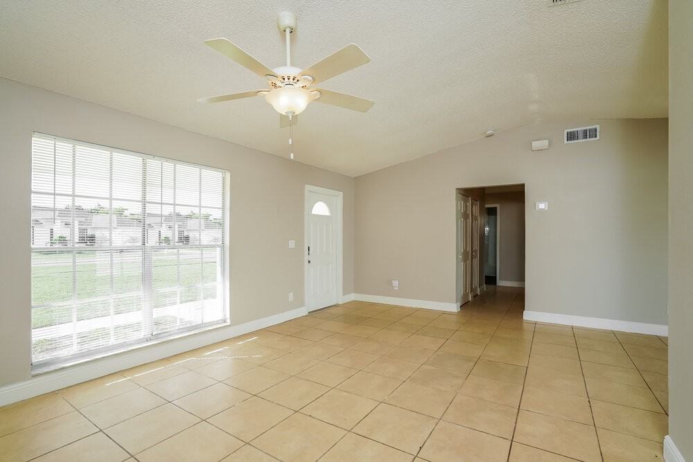 1085 Ridgeway Dr - Photo 5 of 17